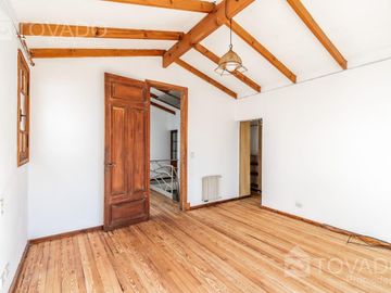 Casa 4 Ambientes con Apartamento Independiente en Devoto!