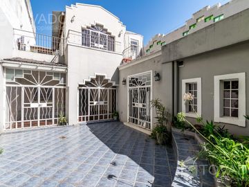 Casa 4 Ambientes con Apartamento Independiente en Devoto!