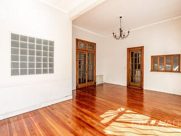 Casa 4 Ambientes con Apartamento Independiente en Devoto!