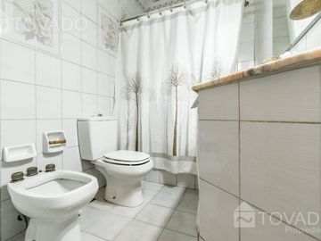 Casa 4 Ambientes con Apartamento Independiente en Devoto!