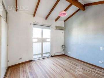 Casa 4 Ambientes con Apartamento Independiente en Devoto!