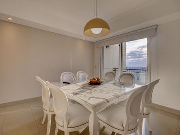VENTA IMPECABLE CHATEAU 5 AMBIENTES. 2 COCHERAS. PUERTO MADERO
