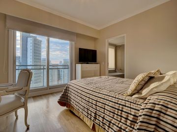 VENTA IMPECABLE CHATEAU 5 AMBIENTES. 2 COCHERAS. PUERTO MADERO