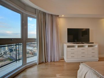 VENTA IMPECABLE CHATEAU 5 AMBIENTES. 2 COCHERAS. PUERTO MADERO