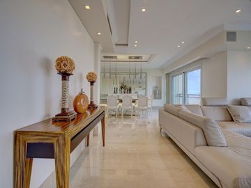 VENTA IMPECABLE CHATEAU 5 AMBIENTES. 2 COCHERAS. PUERTO MADERO