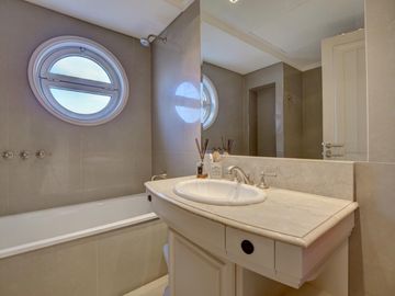 VENTA IMPECABLE CHATEAU 5 AMBIENTES. 2 COCHERAS. PUERTO MADERO