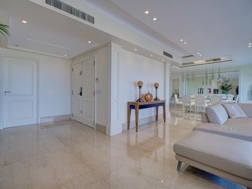 VENTA IMPECABLE CHATEAU 5 AMBIENTES. 2 COCHERAS. PUERTO MADERO
