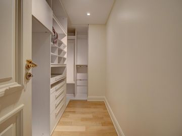 VENTA IMPECABLE CHATEAU 5 AMBIENTES. 2 COCHERAS. PUERTO MADERO