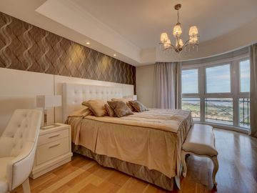 VENTA IMPECABLE CHATEAU 5 AMBIENTES. 2 COCHERAS. PUERTO MADERO