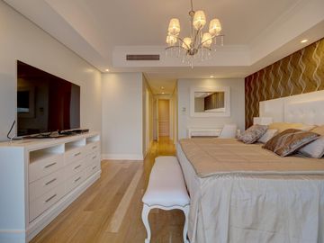 VENTA IMPECABLE CHATEAU 5 AMBIENTES. 2 COCHERAS. PUERTO MADERO