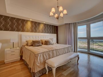 VENTA IMPECABLE CHATEAU 5 AMBIENTES. 2 COCHERAS. PUERTO MADERO
