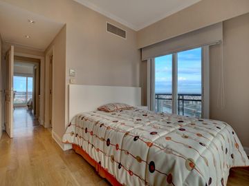 VENTA IMPECABLE CHATEAU 5 AMBIENTES. 2 COCHERAS. PUERTO MADERO