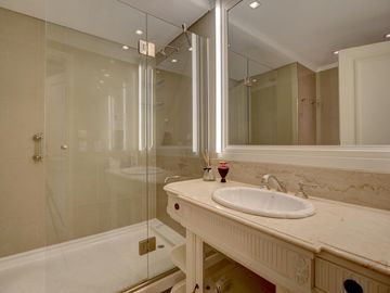 VENTA IMPECABLE CHATEAU 5 AMBIENTES. 2 COCHERAS. PUERTO MADERO