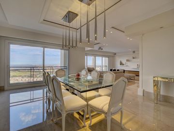 VENTA IMPECABLE CHATEAU 5 AMBIENTES. 2 COCHERAS. PUERTO MADERO