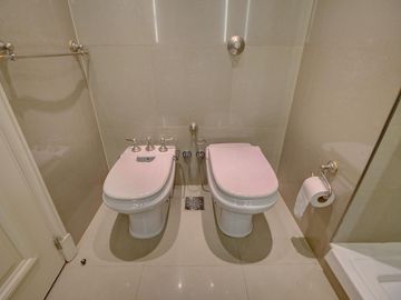 VENTA IMPECABLE CHATEAU 5 AMBIENTES. 2 COCHERAS. PUERTO MADERO