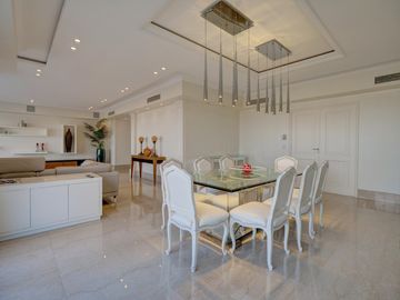 VENTA IMPECABLE CHATEAU 5 AMBIENTES. 2 COCHERAS. PUERTO MADERO