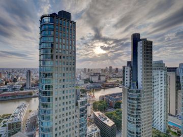 VENTA IMPECABLE CHATEAU 5 AMBIENTES. 2 COCHERAS. PUERTO MADERO