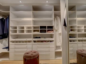 VENTA IMPECABLE CHATEAU 5 AMBIENTES. 2 COCHERAS. PUERTO MADERO