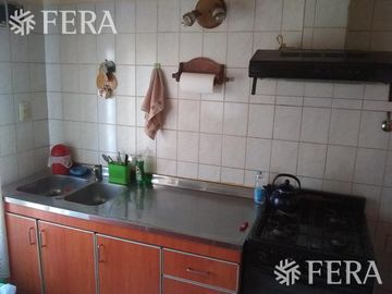 Venta de PH de 2 ambientes con cochera y balcón aterrazado en Quilmes (26408)