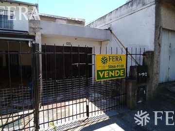 Venta de PH de 2 ambientes con cochera y balcón aterrazado en Quilmes (26408)