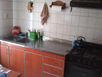 Venta de PH de 2 ambientes con cochera y balcón aterrazado en Quilmes (26408)