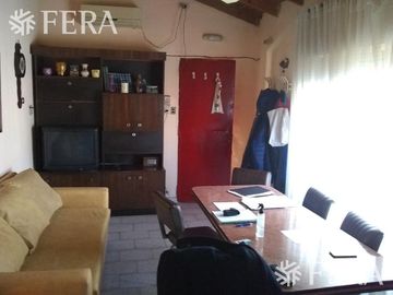 Venta de PH de 2 ambientes con cochera y balcón aterrazado en Quilmes (26408)