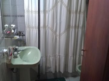 Venta de PH de 2 ambientes con cochera y balcón aterrazado en Quilmes (26408)
