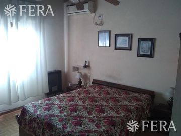 Venta de PH de 2 ambientes con cochera y balcón aterrazado en Quilmes (26408)