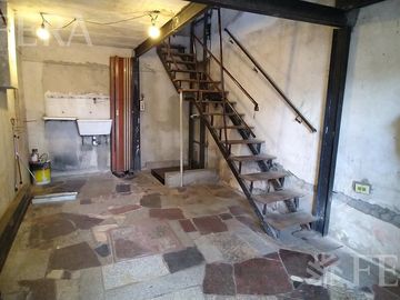 Venta de PH de 2 ambientes con cochera y balcón aterrazado en Quilmes (26408)