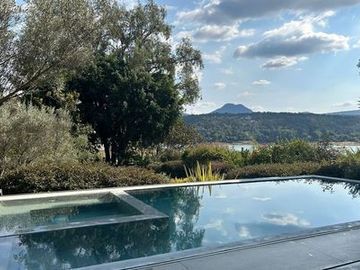 Casa en venta en Valle de Bravo junto al lago