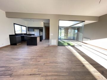 Casa en La Rinconada a estrenar de 3 dormitorios!