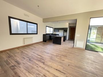 Casa en La Rinconada a estrenar de 3 dormitorios!