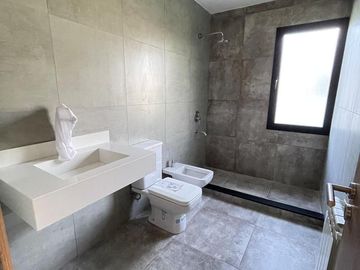 Casa en La Rinconada a estrenar de 3 dormitorios!
