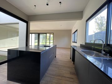 Casa en La Rinconada a estrenar de 3 dormitorios!