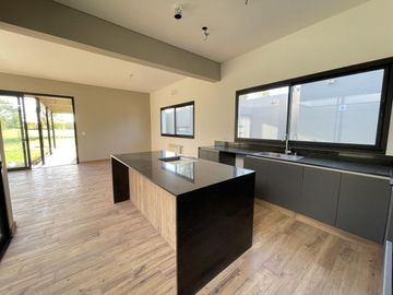 Casa en La Rinconada a estrenar de 3 dormitorios!