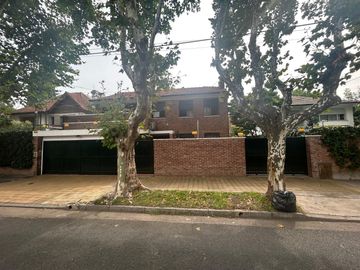 Wineberg al 3000 - Lindísimo chalet de ladrillo en una de las mejores cuadras de Olivos