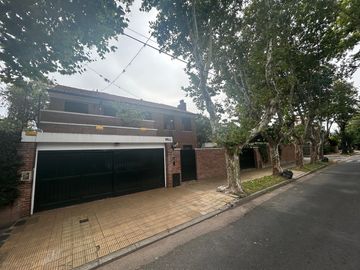 Wineberg al 3000 - Lindísimo chalet de ladrillo en una de las mejores cuadras de Olivos