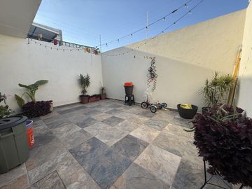 MISIÓN REGINA VENTA Casa cuatro recámaras