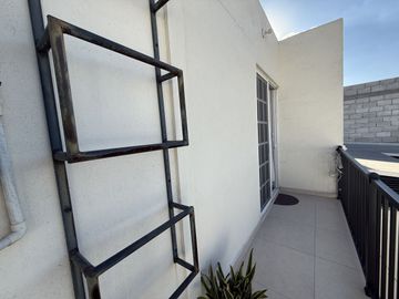 MISIÓN REGINA VENTA Casa cuatro recámaras