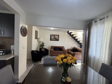 MISIÓN REGINA VENTA Casa cuatro recámaras
