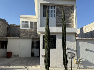 MISIÓN REGINA VENTA Casa cuatro recámaras