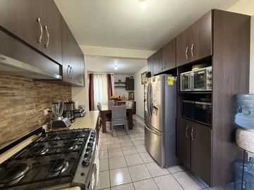 MISIÓN REGINA VENTA Casa cuatro recámaras