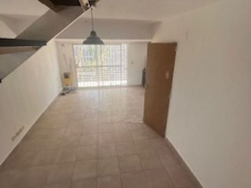 VENDO. ITUZAINGO 386.DUPLEX.EXTERNO CON BALCON.