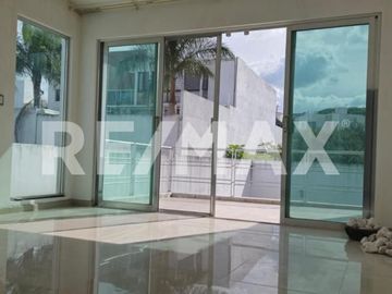CASA VENTA CUMBRES DEL LAGO JURIQUILLA