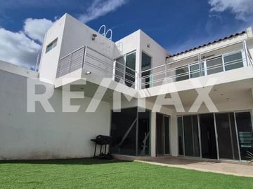 CASA VENTA CUMBRES DEL LAGO JURIQUILLA