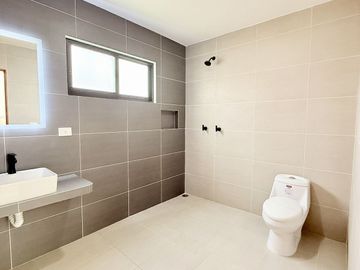 Casa en venta en esquina, en fraccionamiento privado y al sur de la ciudad