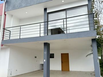 Casa en venta en esquina, en fraccionamiento privado y al sur de la ciudad