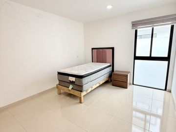 Casa en venta en esquina, en fraccionamiento privado y al sur de la ciudad