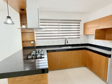 Casa en venta en esquina, en fraccionamiento privado y al sur de la ciudad