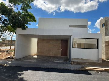 HERMOSA CASA DE UN PISO EN CONKAL MERIDA YUCATAN EN VENTA